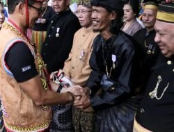 Jadi Perintis Wisata Rammang-Rammang, Iwan Dento Dapat Satyalancana Presiden RI