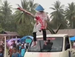 Pemuda Massewae Tampilkan Atraksi Perjuangan Kemerdekaan
