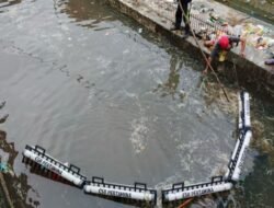 Pertamina Sulawesi Wujudkan Lingkungan Bersih Lewat Trash Barrier di Sungai Pasar Lakessi