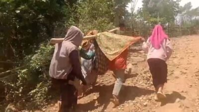 Ibu Hamil Ditandu di Pedalaman Maros, Iwan Aras Desak Perbaikan Jalan