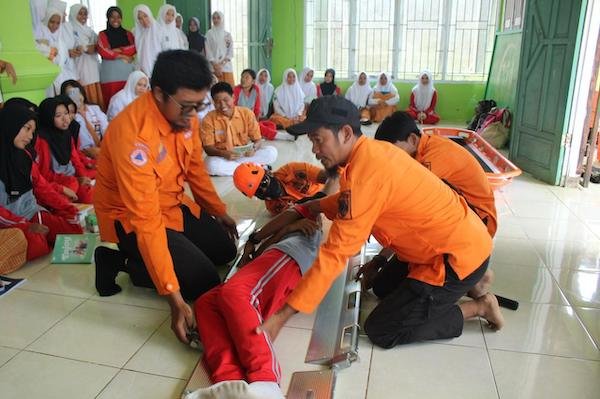 Pertamina Sulawesi Hadirkan Simulasi Siaga Bencana di SMA 8 Mandai