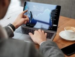 IHSG Dibuka Melemah, Pasar Dibayangi Net Foreign Sell dan Sentimen Global