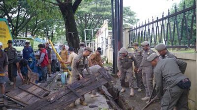 Penertiban PK5 di Jalan Pajjaiang, Makassar: 70% Pedagang Bongkar Lapak Secara Mandiri