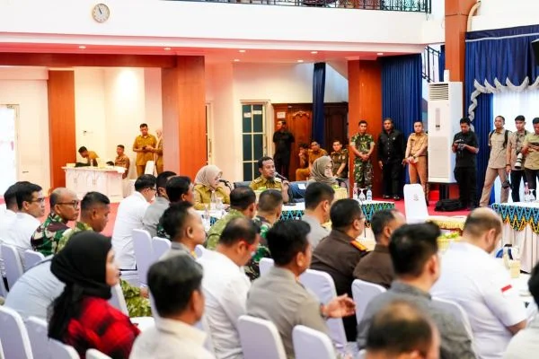Gubernur Sulsel Rapat Bersama Forkopimda Evaluasi Antrean BBM, Minta Pertamina Analisis Kebutuhan Tambahan Kuota