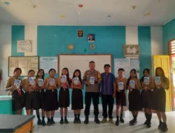 Polisi Sosialisasikan Pendaftaran SMA Kemala Taruna Bhayangkara kepada Siswa di Toraja Utara
